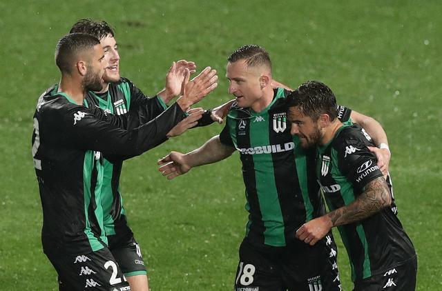  纽卡斯尔联青春风暴，年轻阵容客场掀翻狼队  