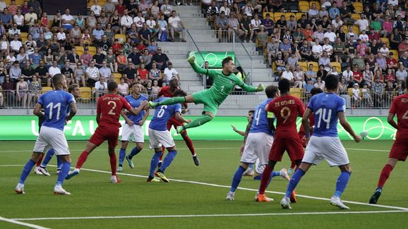  切尔西年轻中卫成长迅速，多次关键拦截保住平局