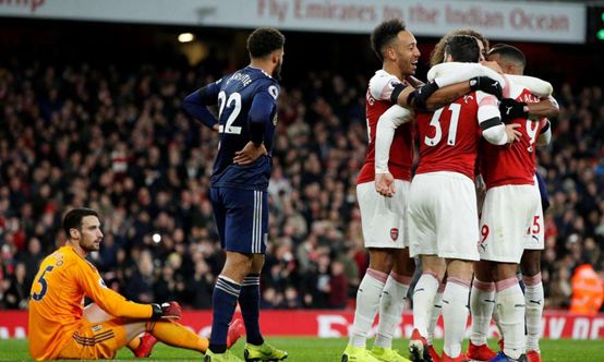  门兴格拉德巴赫火力全开，客场四球大胜告捷