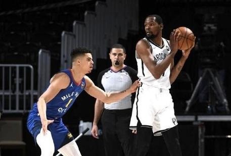  约基奇再揽三双助力掘金轻松击溃开拓者