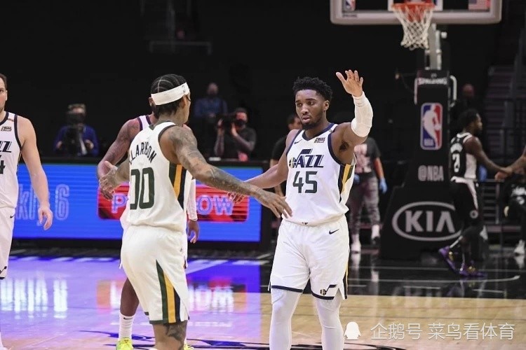  康利末节连续关键球，爵士逆转独行侠止连败